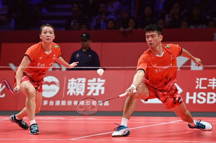 Pasangan ganda campuran China, Zheng Si Wei/Huang Ya Qiong, pada final BWF World Tour Finals 2024 di Hangzhou Olympic Sports Centre Gymnasium, Minggu (15/12/2024).