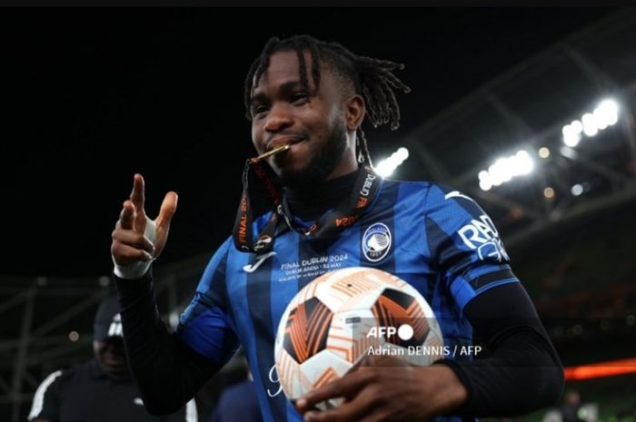 Ademola Lookman setelah mengantar Atalanta juara Liga Europa berkat hattrick ke gawang Bayer Leverkusen di final. Lookman resmi terpilih sebagai Pemain Terbaik Afrika 2024, Mohamed Salah minggir dulu.