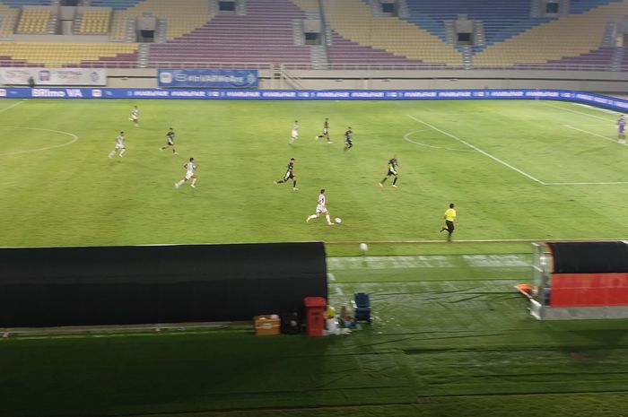Suasana pertandingan antara PSS Sleman melawan PSIS Semarang, Selasa (17/12/2024).