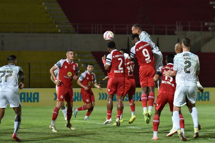 Suasana pertandingan antara Barito Putera melawan Persib Bandung, Rabu (17/12/2024).