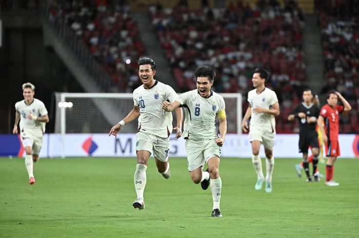 Timnas Thailand menang dramatis 4-2 atas tuan rumah Singapura di ASEAN Cup 2024.