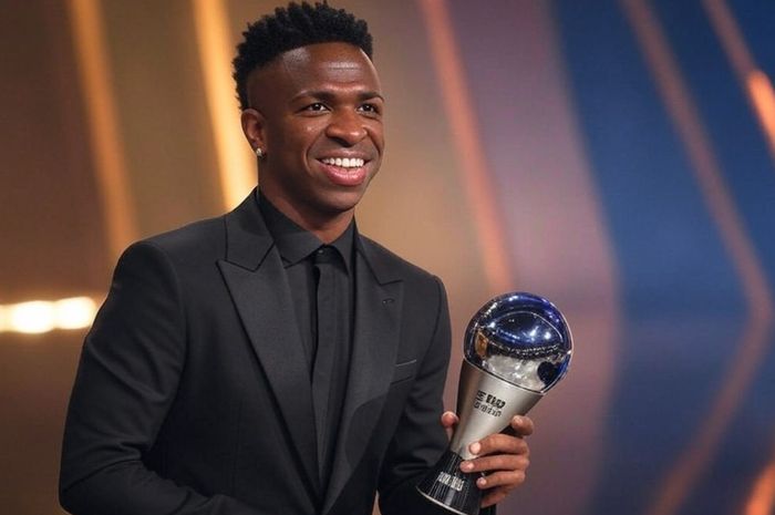 Tidak ada drama boikot lagi dalam kemenangan bintang Real Madrid, Vinicius Junior, sebagai Pemain Terbaik FIFA 2024.