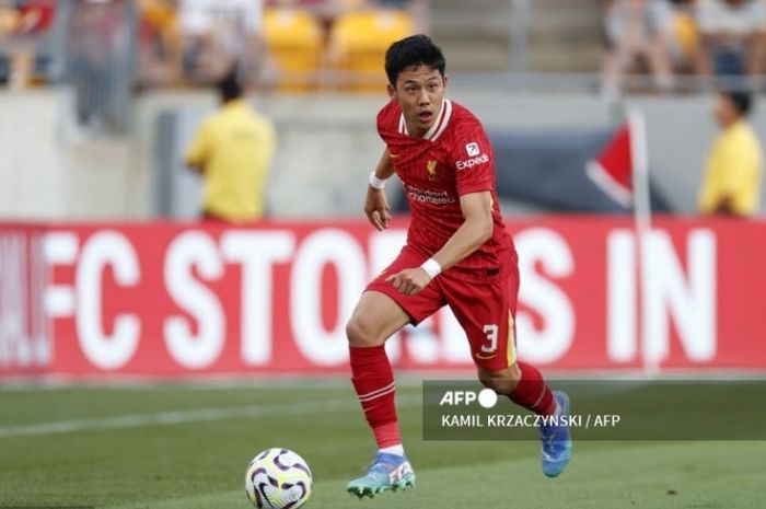 Wataru Endo tampil impresif saat membantu Liverpool mengatasi perlawanan Southampton pada perempat final Piala Liga Inggris 2024-2025, Kamis (19/12/2024) dini hari WIB.