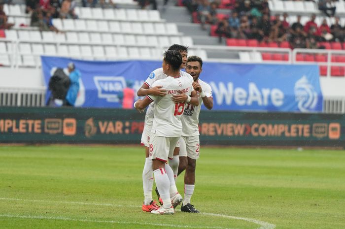 Selebrasi gol pertama Malut United saat bertandang ke markas PSIS Semarang di Stadion Jatidiri, Semarang, pada lanjutan pekan ke-16 Liga 1 2024/2025, Minggu (22/12/2024)