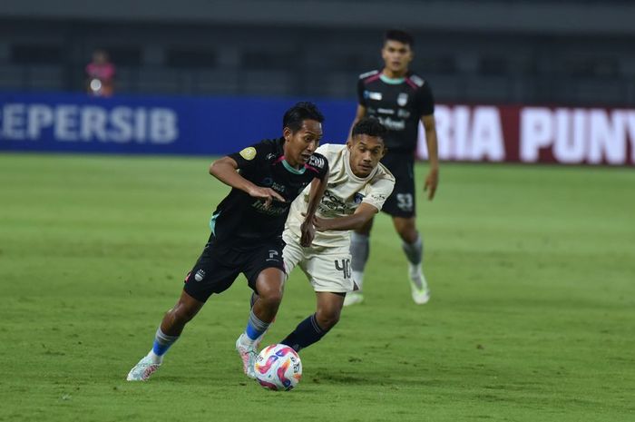 Suasana Pertandingan Persib Bandung Vs Persita Tangerang dalam laga ke-16 Liga 1 2024/2025 di Stadion Bandung Lautan Api (GBLA), Bandung, Minggu (22/12/2024).