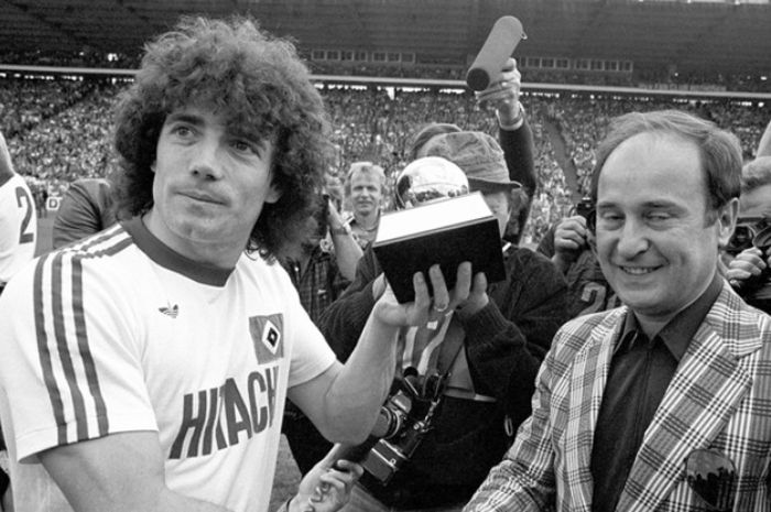 Kevin Keegan memenangi 2 Ballon d'Or ketika memperkuat klub Jerman, Hamburger SV.