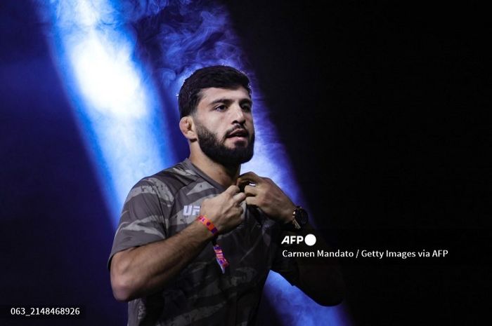 Rival Islam Makhachev, Arman Tsarukyan menyibak bahwa dirinya akan membantu Khamzat Chimaev persiapkan duelnya di UFC 319 untuk perebutan gelar kelas menengah.