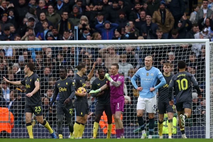 Erling Haaland gagal mencetak gol dari titik putih sehingga Manchester City gagal menang atas Everton pada duel Liga Inggris di Etihad Stadium (26/12/2024).