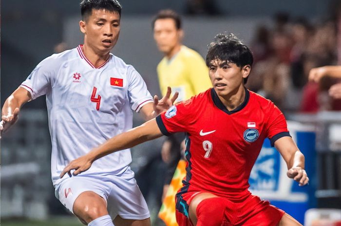 Suasana pertandingan antara Timnas Singapura vs Vietnam pada laga leg pertama semifinal ASEAN Cup 2024 di Stadion Jalan Besar, Singapura, Kamis (26/12/2024).