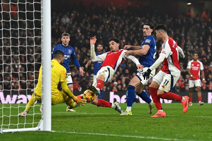 Kai Havertz mencetak gol ke gawang Ipswich Town dalam lanjutan Liga Inggris 2024-2025.