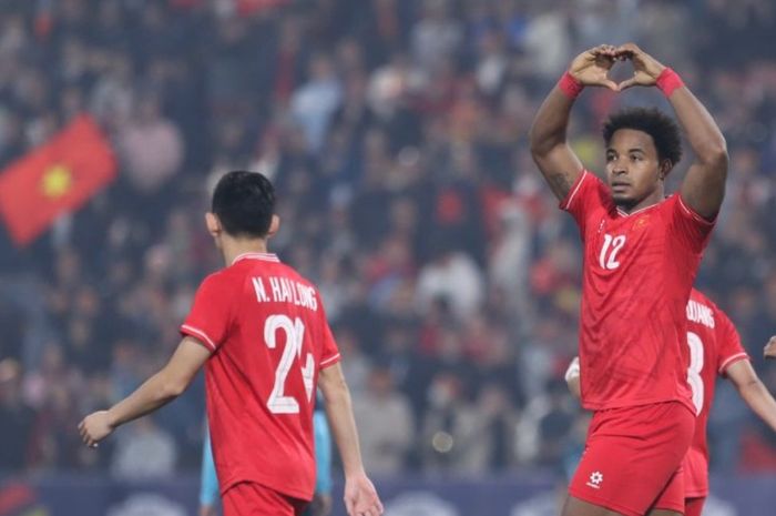 Pemain naturalisasi anyar timnas Vietnam, Nguyen Xuan Son, sementara menjadi top skorer ASEAN Cup 2024 dengan torehan 5 gol dari 3 laga.