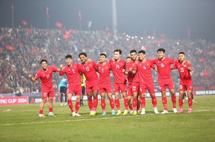 Selebrasi pada pemain Timnas Vietnam saat mengalahkan Singapura di babak semifinal ASEAN Cup 2024.