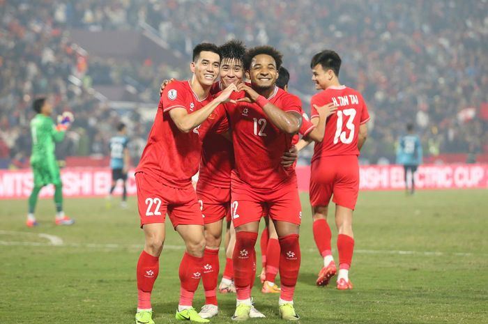 Selebrasi para pemain Timnas Vietnam saat mengalahkan Singapura di semifinal ASEAN Cup 2024.