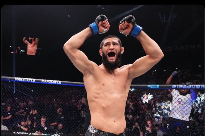 Jagoan berjulukan Si Serigala, Khamzat Chimaev disebut bakal kebagian peran di UFC 312 meski namanya tak masuk jadwal duel.