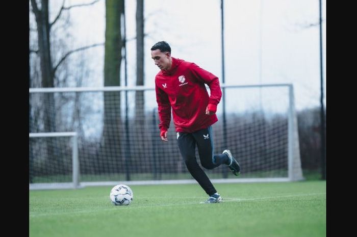 Miliano Jonathans menjalani latihan pertamanya bersama FC Utrecht.