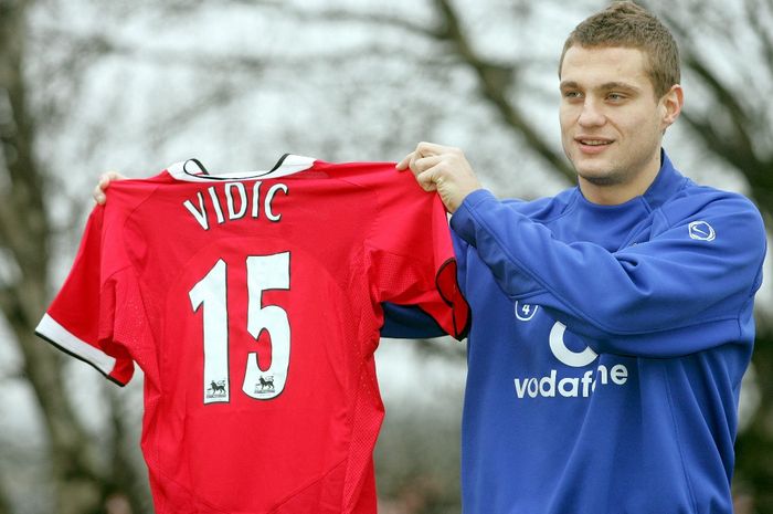 Nemanja Vidic resmi bergabung dengan Manchester United pada 5 Januari 2006.
