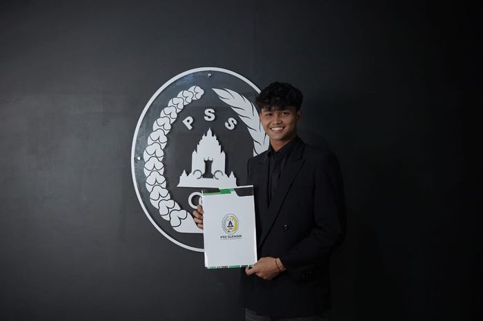 Striker Timnas Indonesia, Hokky Caraka resmi memperpanjang kontrak dengan PSS Sleman sampai setahun ke depan