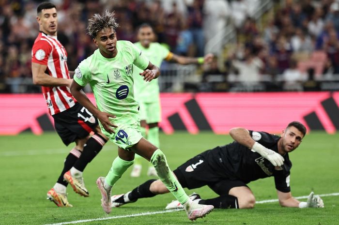 Wonderkid Barcelona, Lamine Yamal, berhasil mencetak gol ke gawang Athletic Club pada semifinal Piala Super Spanyol di King Abdullah Sports City, Rabu (8/1/2025) atau Kamis dini hari WIB.