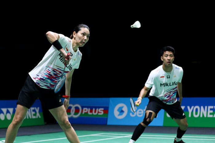 Pasangan ganda campuran Indonesia, Dejan Ferdinansyah/Gloria Emanuelle Widjaja, tampil pada babak kedua Malaysia Open 2025 di Axiata Arena, Kuala Lumpur, Malaysia, Kamis (9/1/2025)