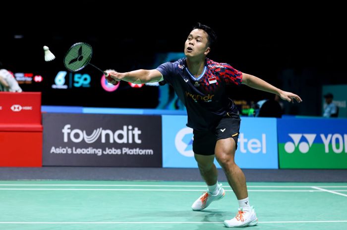 Pebulu tangkis tunggal putra Indonesia, Anthony Sinisuka Ginting, pada babak kedua Malaysia Open 2025 di Axiata Arena, Kuala Lumpur, Malaysia, Kamis (9/1/2025).