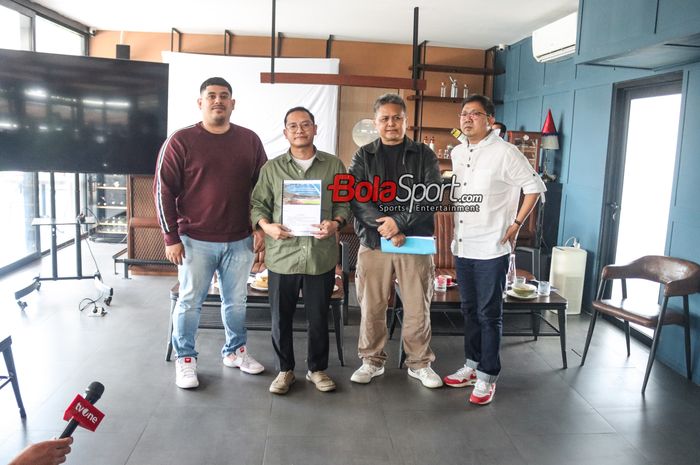 Foto bersama seusai diskusi Football Institute di Jakarta, Jumat (10/1/2024).