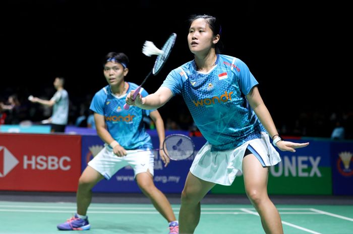 Pasangan ganda putri Indonesia, Lanny Tria Mayasari/Siti Fadia Silva Ramadhanti, pada babak kedua Malaysia Open 2025 di Axiata Arena, Kuala Lumpur, Malaysia, Kamis (9/1/2025).