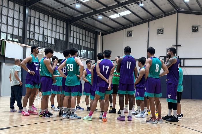 Tim bola basket putra, Hangtuah Jakarta melakukan persiapan menjalani pertandingan pertama IBL 2025 dengan bertandang ke markas Bali United pada Rabu (15/1/2025).