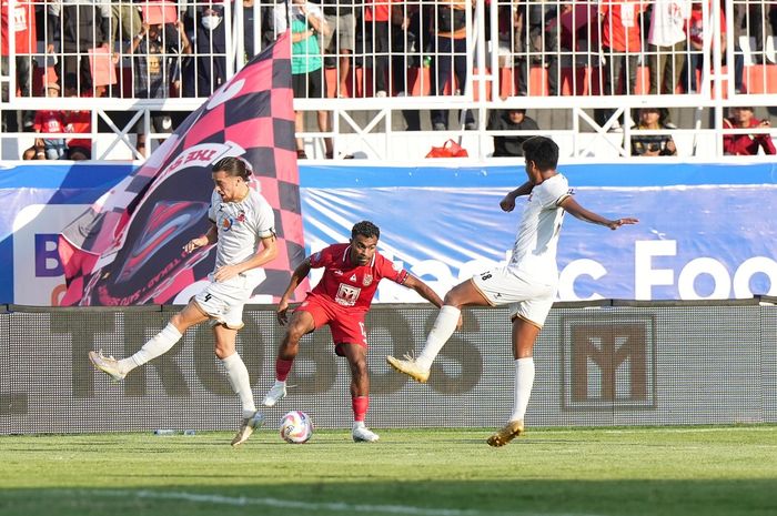 Pertandingan Malut United melawan Madura United dalam lanjutan Liga 1, Jumat (10/1/2025) di Stadion Gelora Kie Raha, Ternate.