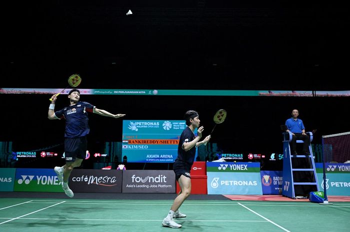 Pasangan ganda putra Korea Selatan, Kim Won-ho/Seo Seung-jae, pada semifinal Malaysia Open 2025 di Axiata Arena, Kuala Lumpur, Malaysia, Sabtu (11/1/2025).