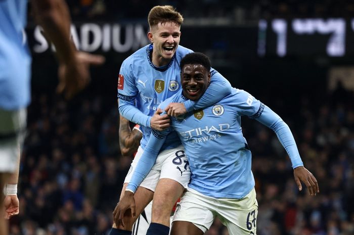 Manchester City tampil menggila di putaran ketiga Piala FA dengan menggasak Salford City 8-0.