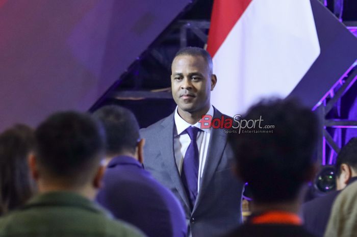 Pelatih baru timnas Indonesia, Patrick Kluivert saat diperkenalkan ke publik saat konferensi pers di Hotel Mulia, Jakarta pada Minggu (12/1/2025).