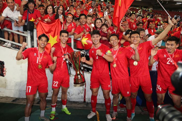 Timnas Vietnam menjadi juara Piala AFF atau ASEAN Cup 2024 usai mengalahkan Timnas Thailand di final.