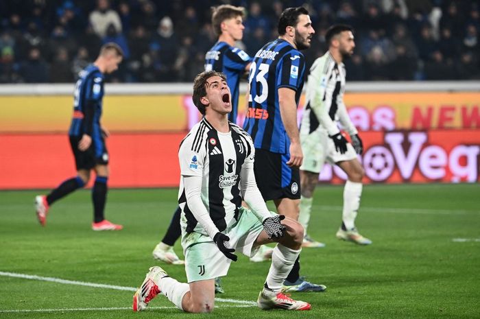 Pemain Juventus, Kenan Yildiz, kecewa setelah gagal mencetak gol dalam laga Liga Italia melawan Atalanta, Selasa (14/1/2025) di Stadion Atleti Azzurri d'Italia.