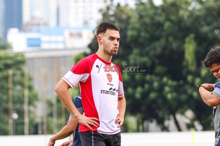 Jens Raven saat hadir dalam latihan timnas U-20 Indonesia di Stadion Madya, Senayan, Jakarta, Rabu (15/1/2025).