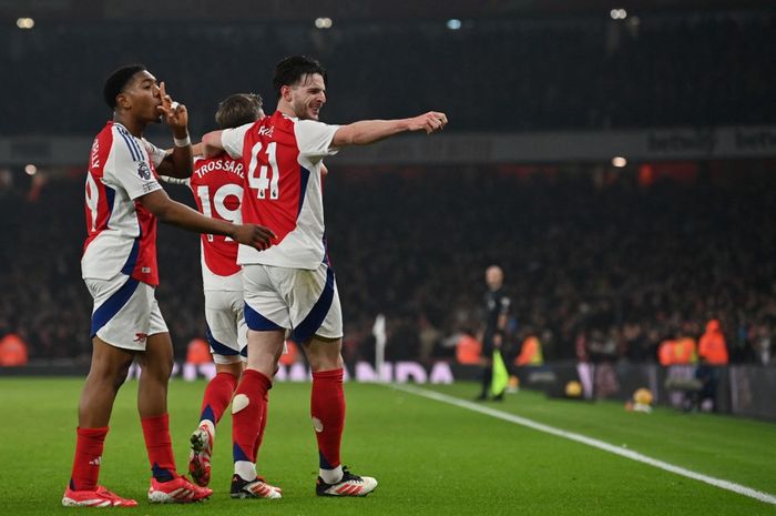 Declan Rice (kanan) mengaku sedikit kecewa dengan kemenangan tipis Arsenal atas Tottenham Hotspur pada derbi London di Emirates Stadium (15/1/2025).