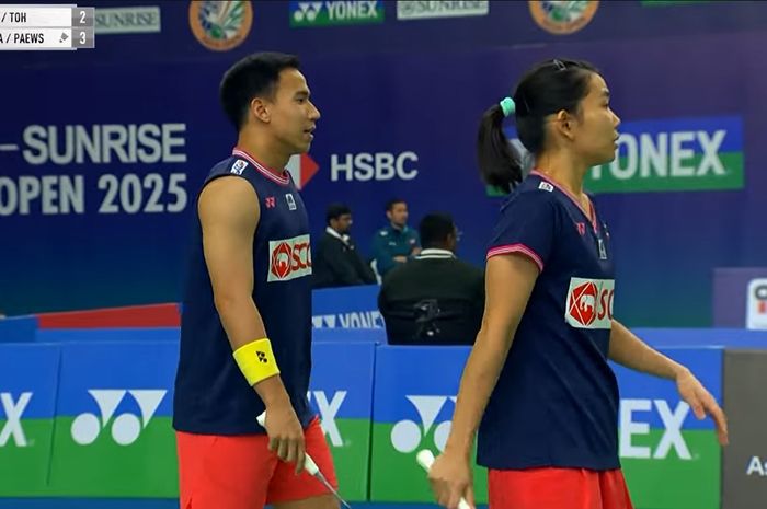 Ganda campuran baru Thailand sekaligus juara Malaysia Open 2025, Dechapol Puavaranukroh/Supissara Paewsampran saat beraksi di babak kedua India Open 2025, di New Delhi, India, Kamis (16/1/2025).