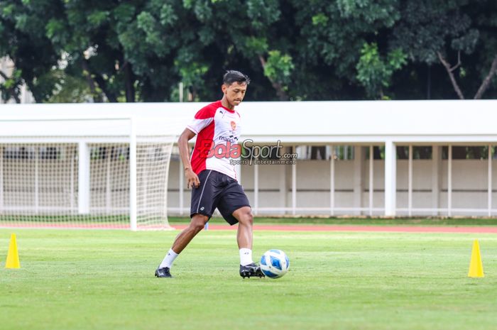 Dony Tri Pamungkas sedang berlatih bersama timnas U-20 Indonesia di Stadion Madya, Senayan, Jakarta, Rabu (15/1/2025).