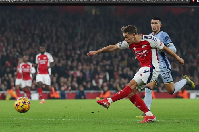 Winger Arsenal, Leandro Trossard, mencetak gol ke gawang Tottenham Hotspur pada matchweek ke-21 Liga Inggris 2024-2025 di Stadion Emirates, Rabu (15/1/2025).