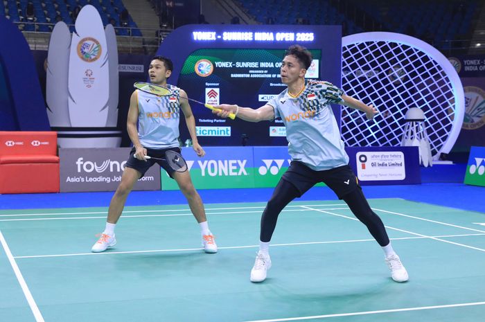 Ganda putra Indonesia, Fajar Alfian/Muhammad Rian Ardianto, saat tampil pada babak kedua India Open 2025 di New Delhi, India, 16 Januari 2025.