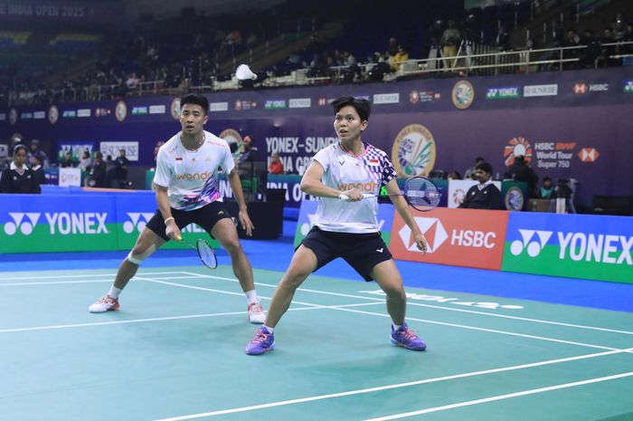 Ganda campuran Indonesia, Dejan Ferdinansyah/Siti Fadia Silva Ramadhanti, saat tampil pada babak kedua India Open 2025 di New Delhi, India, 16 Januari 2025.