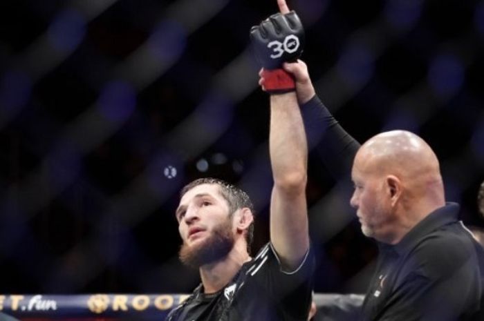 Tagir Ulanbekov menjadi jagoan Tim Khabib pertama yang meraih kemenangan di UFC 311, Minggu (19/1/2025) WIB di Inglewood, California.