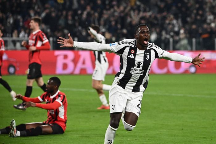 Timothy Weah, anak dari legenda AC Milan George Weah, mencetak gol untuk Juventus ke gawang mantan klub ayahnya pada duel Liga Italia di Allianz Stadium Turin (18/1/2025).