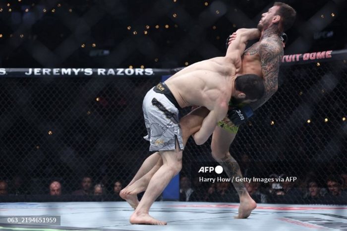 Kekalahan yang diderita oleh Renato Moicano atas Islam Makhachev di UFC 311 dinilai datang justru karena pukulannya sendiri.