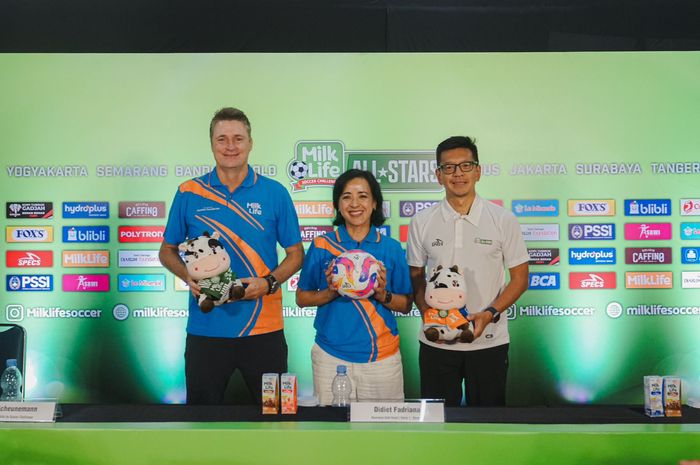 ki-ka) Head Coach MilkLife Soccer Challenge Timo Scheunemann, Business Unit Head (Dairy) &ndash; Savoria Didiet Fadriana Abdulkadir, Program Director MilkLife Soccer Challenge, Teddy Tjahjono.