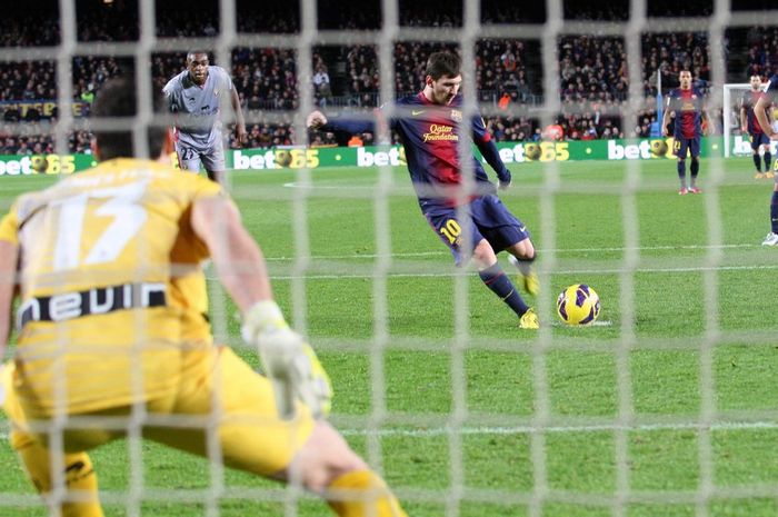 Lionel Messi mencetak 4 gol saat Barcelona mengalahkan Osasuna 5-1 di Liga Spanyol pada 27 Januari 2013 di Camp Nou.