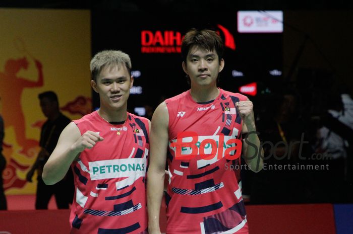 Ganda putra Malaysia Man Wei Chong dan Tee Kai Wun di final Indonesia Masters 2025 di Istora Senayan, Jakarta, Minggu (26/1/2025).