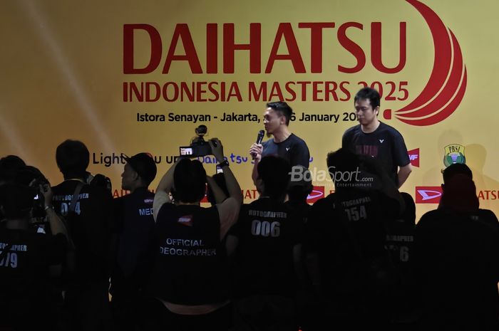 Mohammad Ahsan dan Hendra Setiawan dalam acara Moment of Honor di Istora Senayan, Jakarta, Minggu (26/1/2025). 