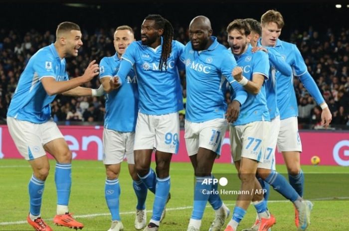 Napoli berhasil mengamankan jarak dari kejaran Inter Milan di klasemen Liga Italia usai menang comeback atas Juventus di Stadion Diego Maradona (25/1/2025).