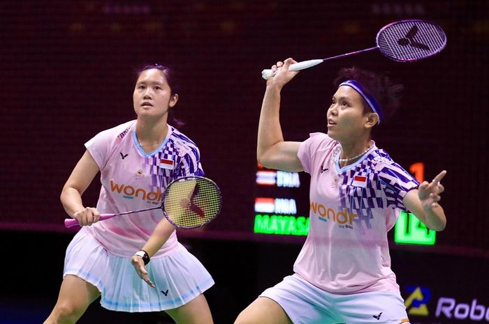 Dendam terhadap ganda putri Indonesia Lanny Tria Mayasari/Siti Fadia Silva Ramadhanti terbalaskan, unggulan pertama Malaysia Pearly Tan/Thinaah Muralitharan melaju ke perempat final Thailand Open 2025.