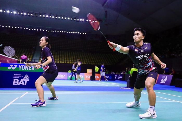 Ganda campuran Indonesia, Amri Syahnawi/Nita Violina Marwah kalah dengan skor identik dari unggulan China, Feng Yan Zhe/Huang Dong Ping, pada babak 16 besar Malaysia Masters 2025.